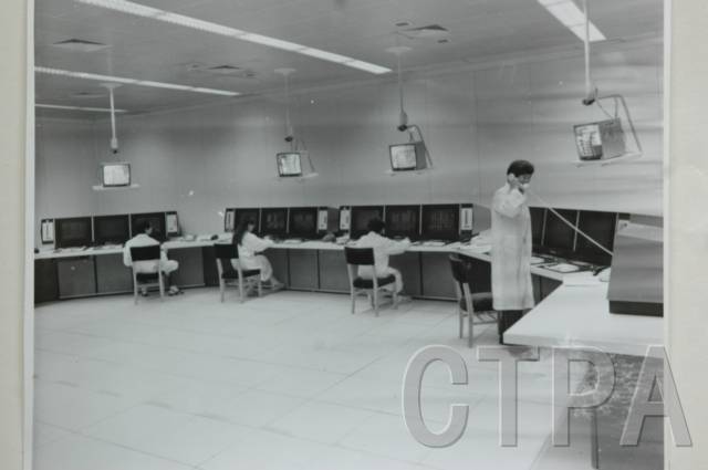 1984年一期工程时的聚酯车间中央控制室