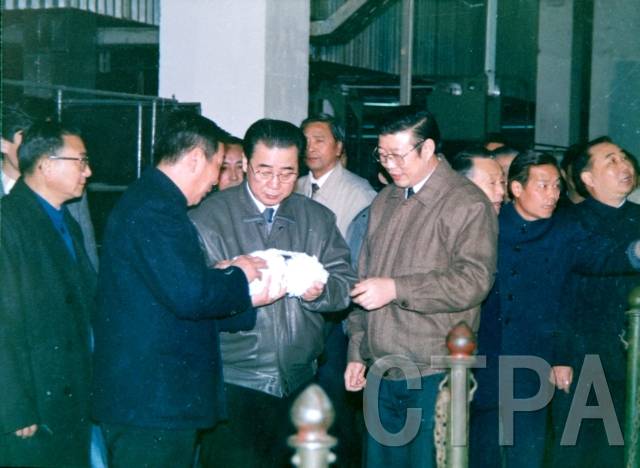 1990.1.21.人大常委会委员长李鹏视察仪征化纤