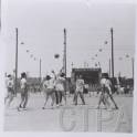 29.50年代厂女子篮球队在省纺职工运动会上进行警长的比赛