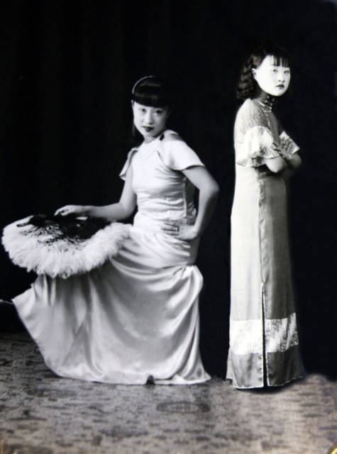 2-5.图为：解放前交际服（左）与社交服（右）。（上海纺织博物馆提供）