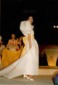 7-1.1995年马可波罗之行给中国人带来了奢饰的诱惑，并让中国人充分领略了时尚的魅力。图为：马可波罗之行时装表演现场（徐国营提供）